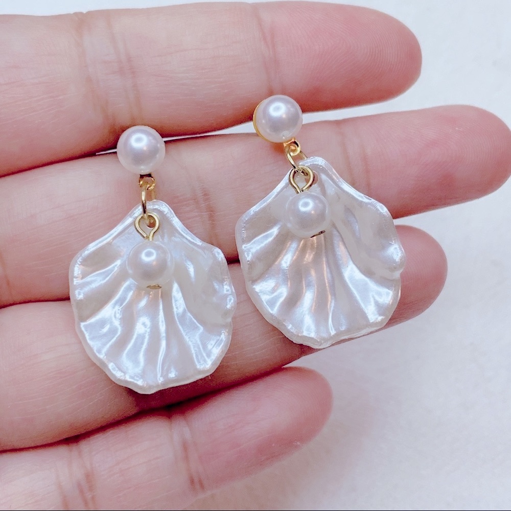 ❣️$25/3❣️ Faux Pearl Shell Dangle Earrings